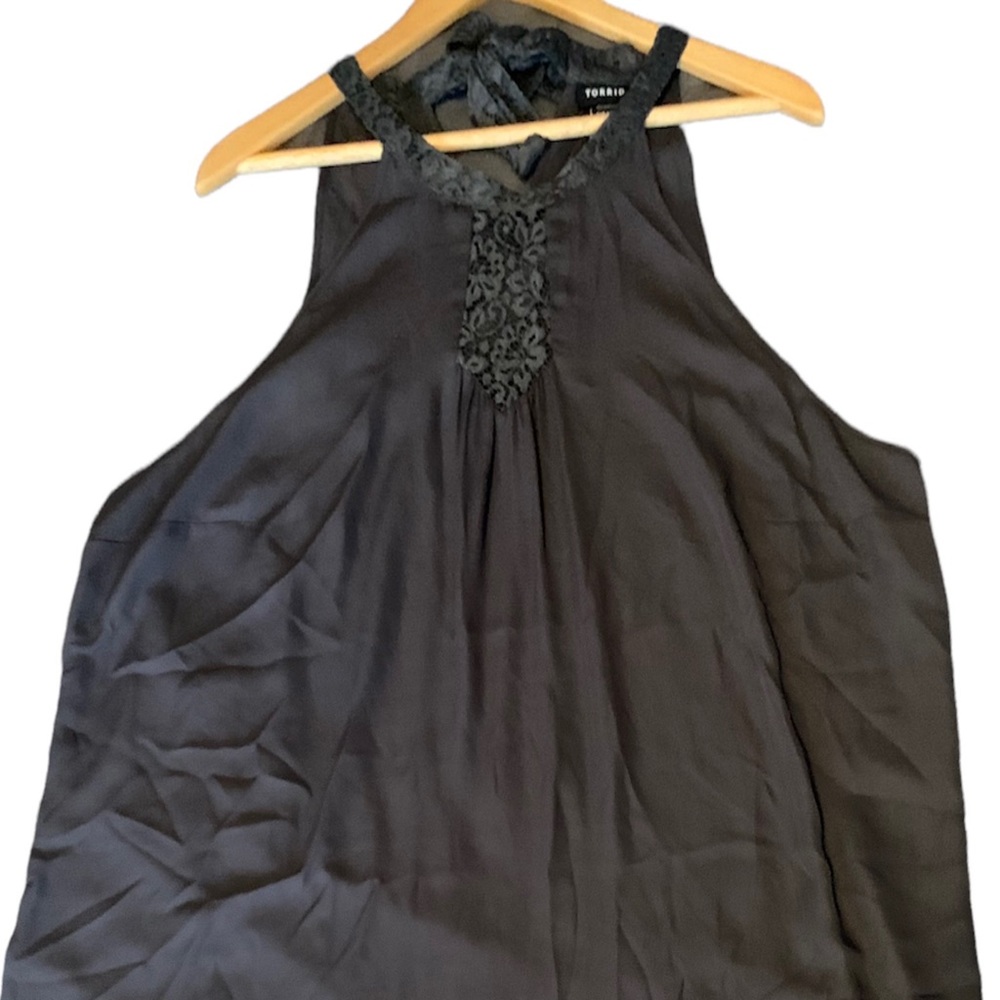 Torrid tie-back halter size 3 (22-24)